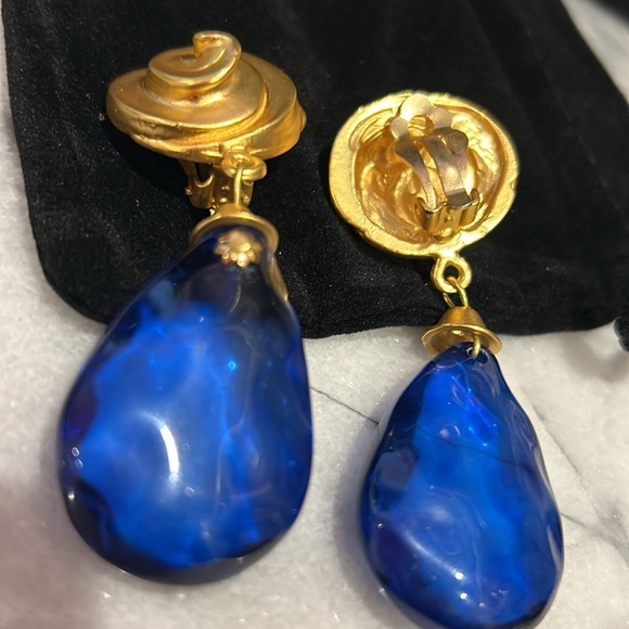 Stunning Matte Gold Swirl Top with Blue Stone Drop Earrings-Boutique - Picture 7 of 11